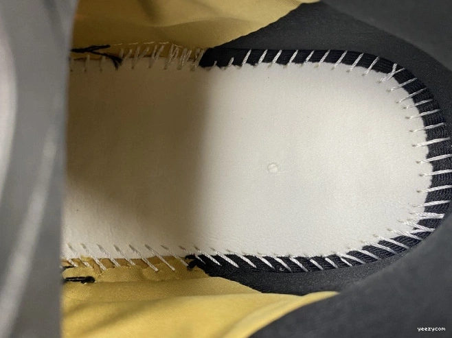 700 MNVN Flux' Boost 'Honey GZ0717 Yeezy 1206